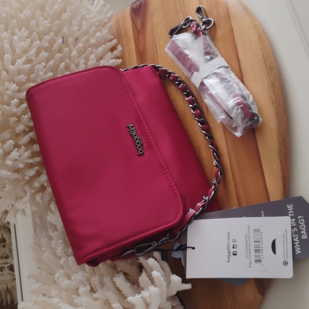 Baggallini 💥 NWT 💥 Flap Crossbody Bag with Chain. Ruby Red. Shoulder Option.